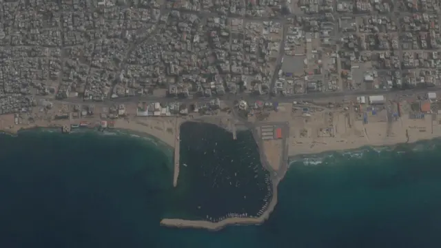 نمایی از بندر شهر غزه در روز هشت اکتبر سال ۲۰۲۳