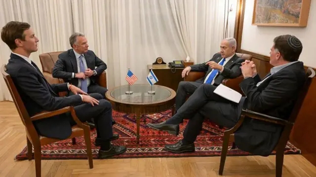 دولت اسرائیل امروز در حضور استیو ویتکاف و جرد کوشنر، فرستادگان ویژه دونالد ترامپ به این کشور، جلسه خود را برگزار و طرح آزادی گروگان‌ها و آتش‌بس در غزه را تصویب کرد