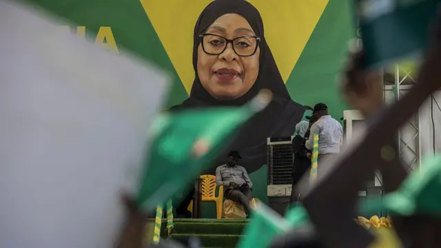 Onyeisiala Hassan batara na ọkwa ọchịchị onyeisiala na afọ 2021 dịka nwannyị mbụ ị bụ onyeisiala mba Tanzania sonyere ọnwu onyeisiala John Magufuli.