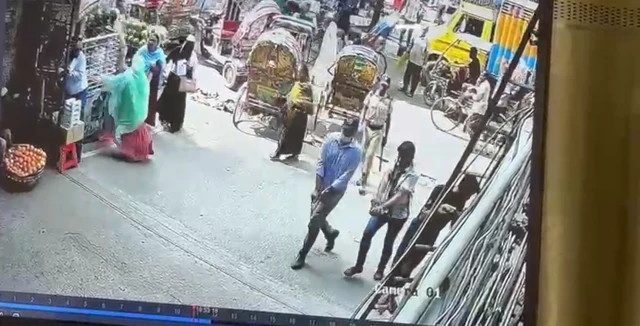 গুলি করার সিসিটিভির ফুটেজ থেকে নেওয়া ছবি