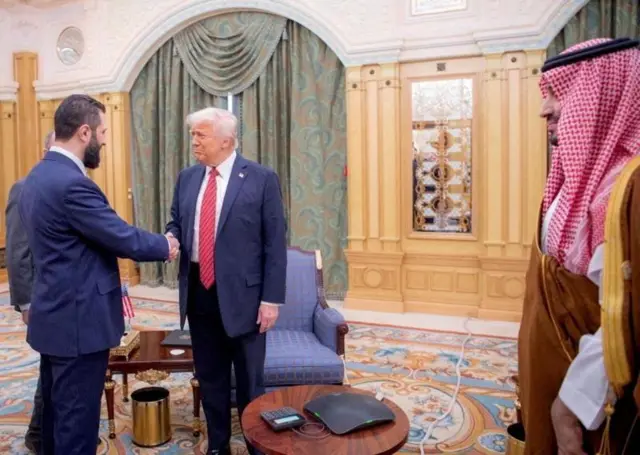 Pirezidaant Ahmad Al-Shaaraa Waayit Haawusitti yeroo Tiraamp waliin al-argu