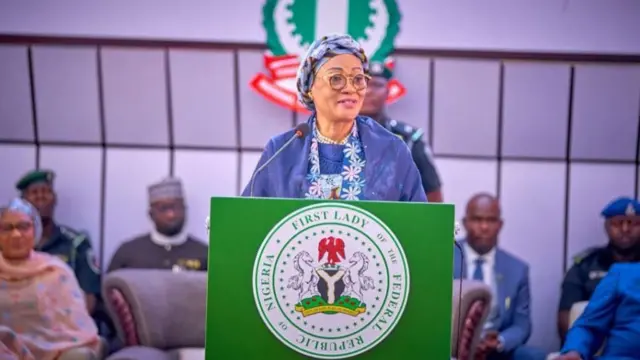 Nwunye onyeisiala Naịjirịa bụ Sịnetọ Tinubu