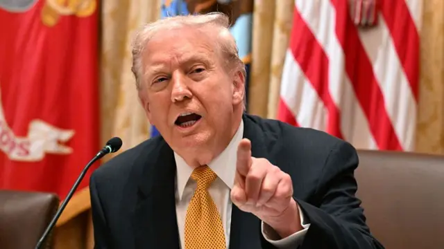 डोनाल्ड ट्रंप