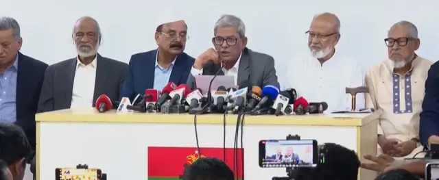 বৈঠক শেষে প্রেস ব্রিফিং করছেন বিএনপি নেতারা