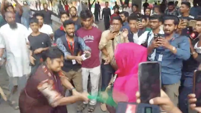 ধানমন্ডিতে এক নারীকে মারধর করা হয়