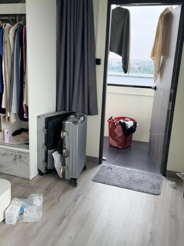 ဖောက်ထွင်းခံရတဲ့ အခန်း