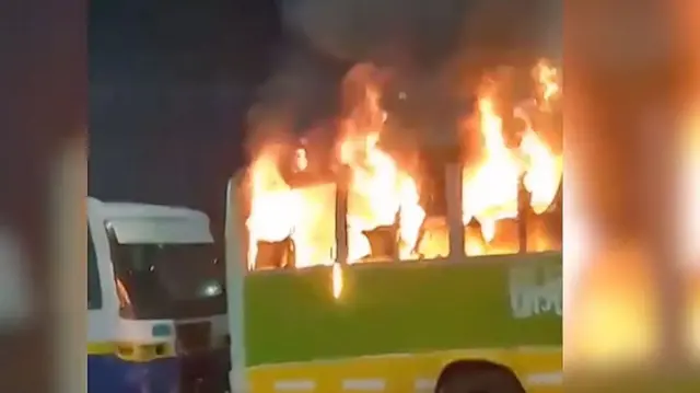 বাসে আগুন