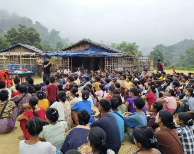 ဝမ်းရောဂါ ကာကွယ်ရေး အသိပညာပေးနေတဲ့ ကျန်းမာရေးဝန်ထမ်း