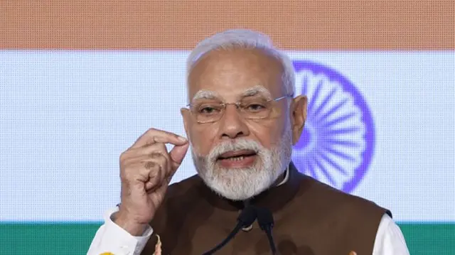 नरेंद्र मोदी