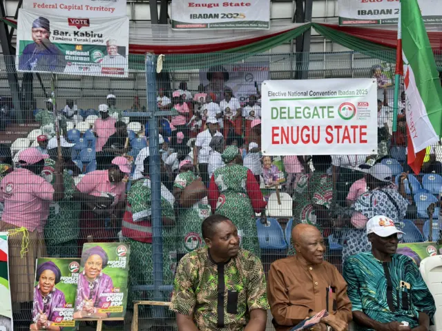 Ndị otu PDP si na mpaghara Enugwu Steeti na-egosikwa onwe ha n'ọgbakọ ahụ