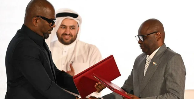 Onye nnọchi anya mba Kongo bụ Sumbu Sita Mambu nkwere odeakwụkwọ M23 bụ Benjamin Mbonimpa aka mgbe ha binyere aka na nkwekọrịta ahụ na Doha.