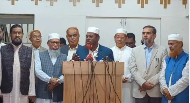 প্রেস ব্রিফিংয়ে জামায়াতে ইসলামী নেতৃবৃন্দ