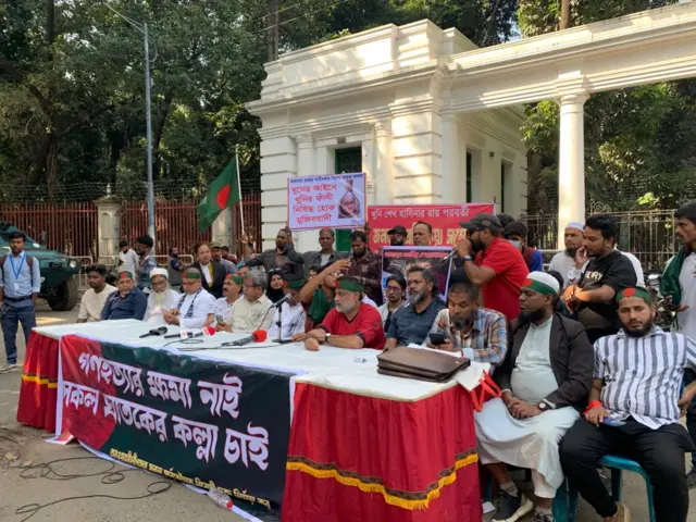 শেখ হাসিনাসহ অন্যদের ফাঁসির দাবিতে মঞ্চ-৭১ এর অবস্থান
