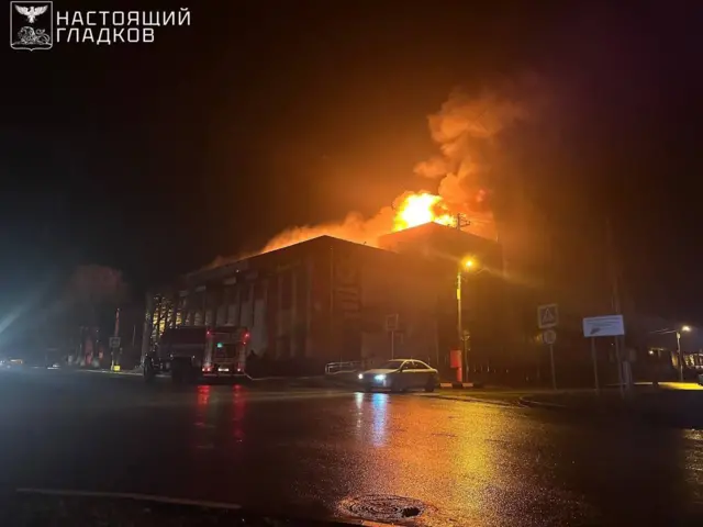 Губернатор опубликовал фото горящего здания