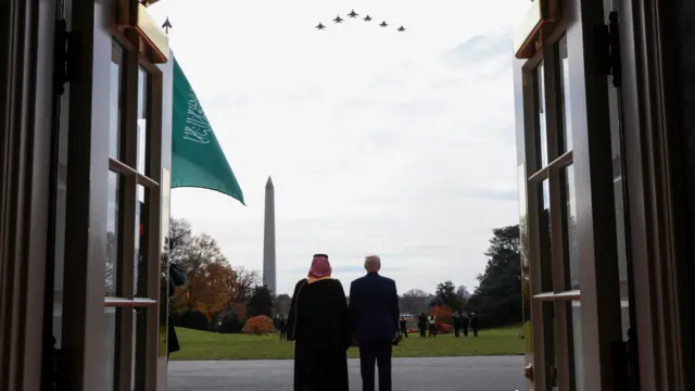 اللحظات الأولى لاستقبال الرئيس الأمريكي لولي العهد السعودي في البيت الأبيض