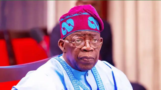 Onyeisiala Tinubu yi uwe anụnụ anụnụ ma kporo okpu njirimaara ya