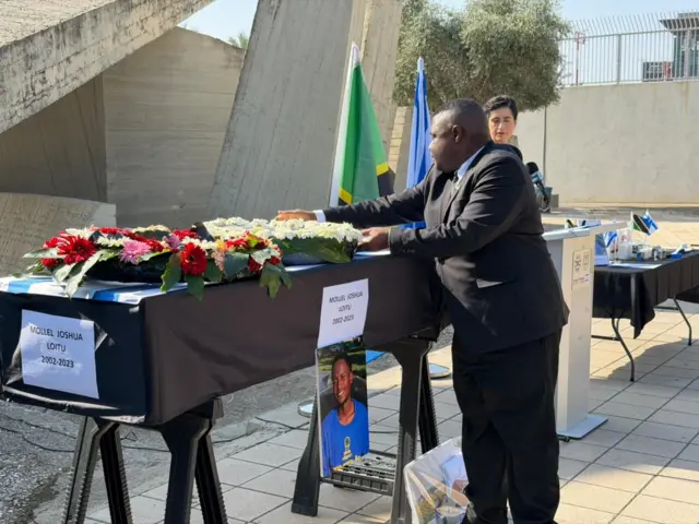 Mwili wa Mollel ukiagwa