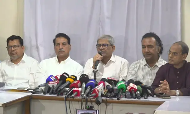 সংবাদ সম্মেলনে বক্তব্য রাখেন বিএনপি মহাসচিব মির্জা ফখরুল ইসলাম আলমগীর