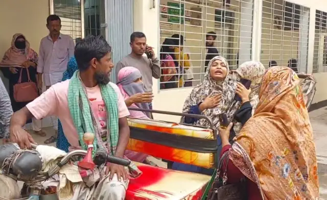 ভূমিকম্পের ঘটনায় হতাহতদের অনেককেই নরসিংদী মেডিকেলে আনা হয়।