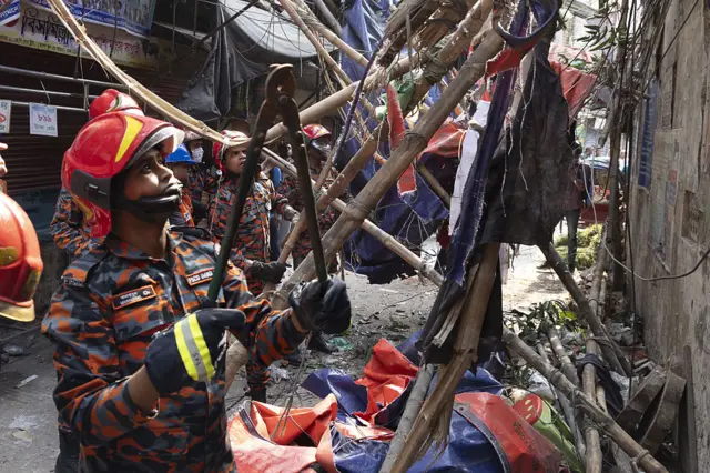 ভূমিকম্পের পর ফায়ার সার্ভিসের তৎপরতা