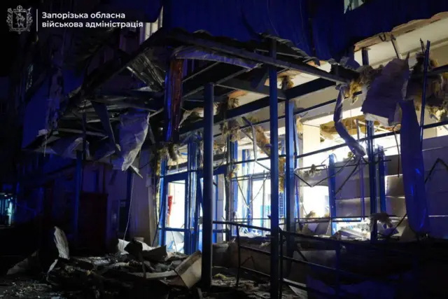 разрушенный магазин в Запорожье