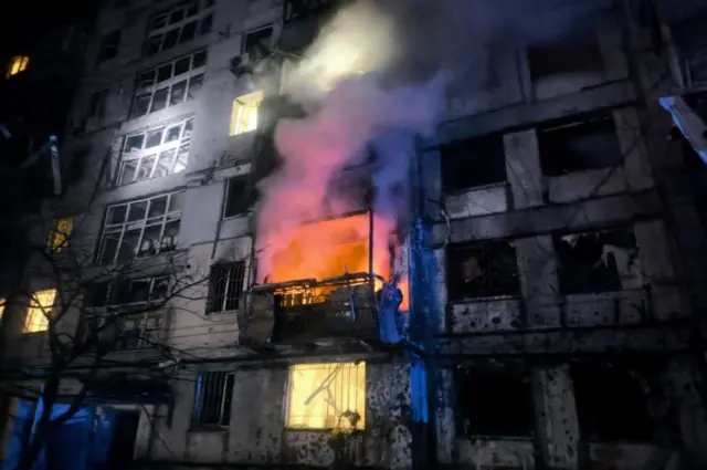 Горящее здание