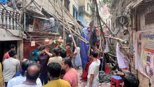 দেশের সবাইকে ভূমিকম্পের সময় আটটি করণীয় পালনে সবাইকে অনুরোধ জানিয়েছে ফায়ার সার্ভিস ও সিভিল ডিফেন্স বিভাগ