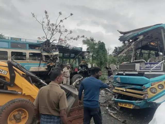 தென்காசியில் இரு பேருந்துகள் நேருக்கு நேர் மோதி விபத்து -  6 பேர் பலி