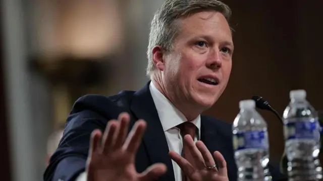 Пока глава Пентагона Хегсет рассказывает военным о важности бритья и борьбе с лишним весом, Дрисколл де-факто контролирует жизнедеятельность армии