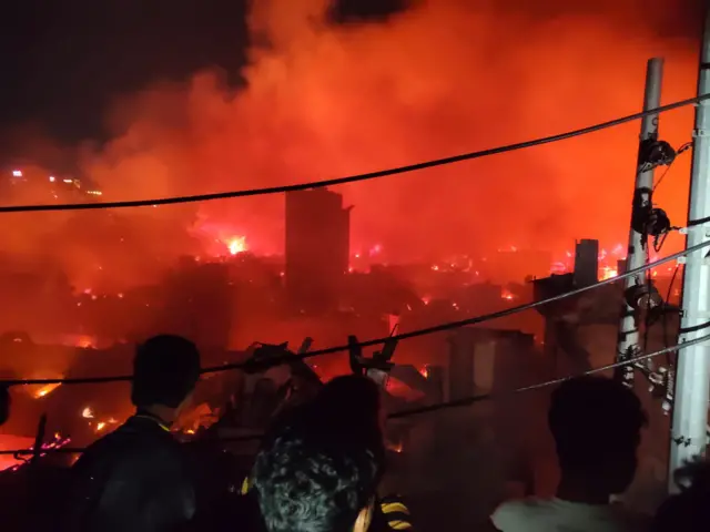 আগুন ব্যাপক আকারে ছড়িয়ে পড়েছে