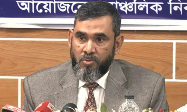 নির্বাচন কমিশনার অবসরপ্রাপ্ত ব্রিগেডিয়ার জেনারেল আবুল ফজল মোহাম্মদ সানাউল্লাহ