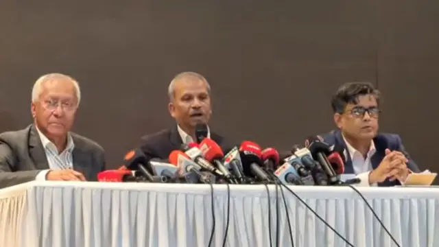 ঢাকার ফরেন সার্ভিস একাডেমিতে ব্রিফিং করেন কর্মকর্তারা