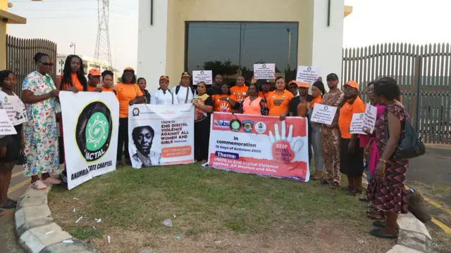 Ụmụnwaanyị emeela ngaghari n’Anambra steeti maka mmegbu ụmụnwaanyị na ụmụaka
