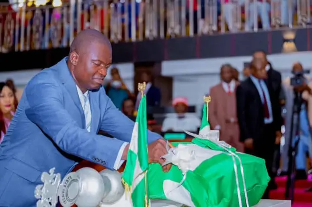 Oge Gọvanọ Nwifuru na-enyefe atụmatụ mkpata na mmefu ego ahụ n'ụlọomeiwu Ebonyi Steeti