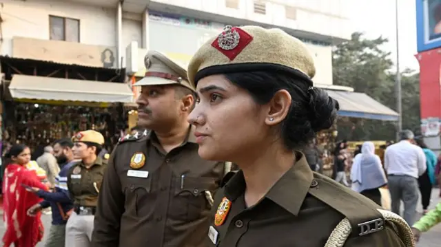 पुलिस अधिकारी