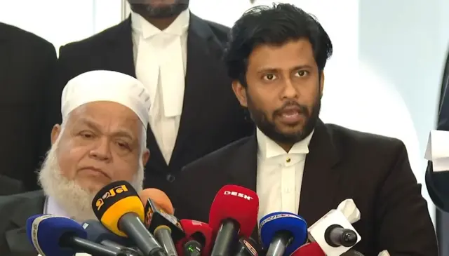 ট্রাইব্যুনাল প্রাঙ্গনে সংবাদ সম্মেলন করেন প্রসিকিউশনের সদস্যরা
