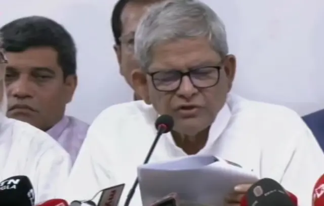 প্রার্থী তালিকা ঘোষণা করছেন বিএনপি মহাসচিব মির্জা ফখরুল ইসলাম আলমগীর