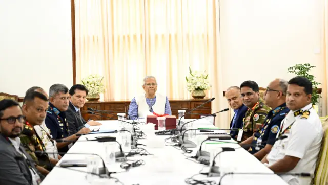 মাইলস্টোন স্কুলে বিমান দুর্ঘটনার ঘটনায় আজ রাষ্ট্রীয় অতিথি ভবন যমুনায় প্রধান উপদেষ্টার কাছে তদন্ত প্রতিবেদন পেশ করে তদন্ত কমিটি