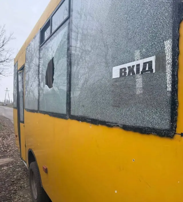 Автобус получивший повреждения в результате удара под Краматорском