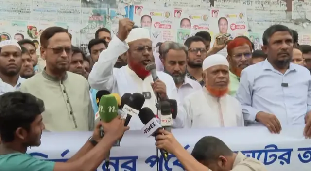 স্মারকলিপি দেয়ার পর গণমাধ্যমের সঙ্গে কথা বলেন আট দলের নেতারা