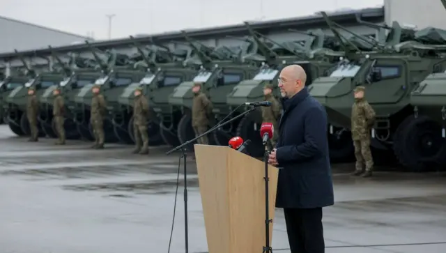 Денис Шмыгаль на фоне БТР в Латвии