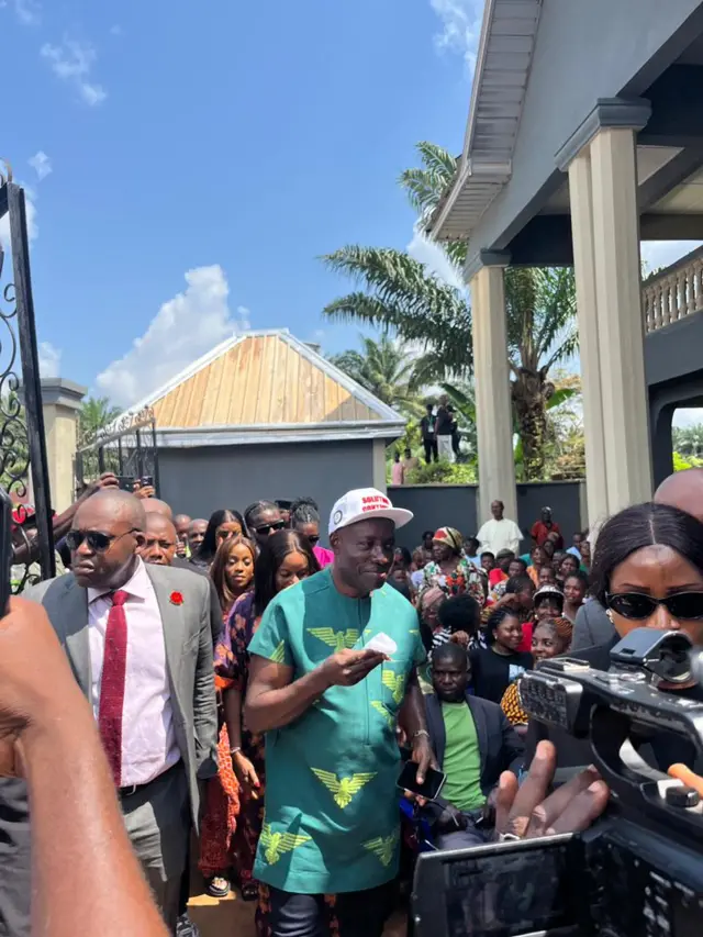 Foto of Charles Soludo s im arrive to cast im vote as di flagbearer of APGA