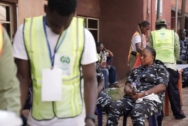 Foto as dem dey sort di votes for Awka South for Anambra state