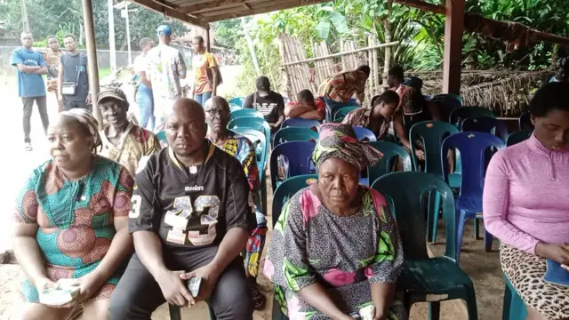 Ndị chọrọ ịtụ vootu abịaruola n'ogige ntuliaka PU 019 Ụmụdimakasi