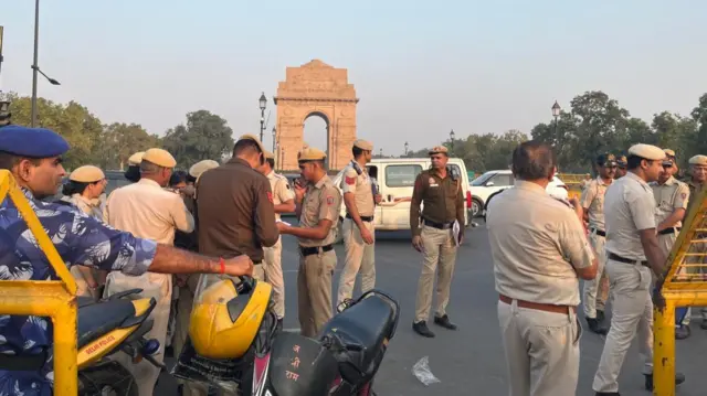 इंडिया गेट पर तैनात दिल्ली पुलिस