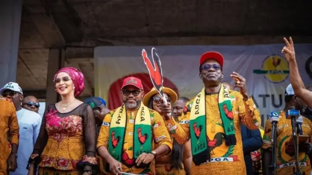 Oge Bianca Odumegwu-Ojukwu, Gọvanọ Chukwuma Soludo na ndị ọzọ na-achụ nta vootu.