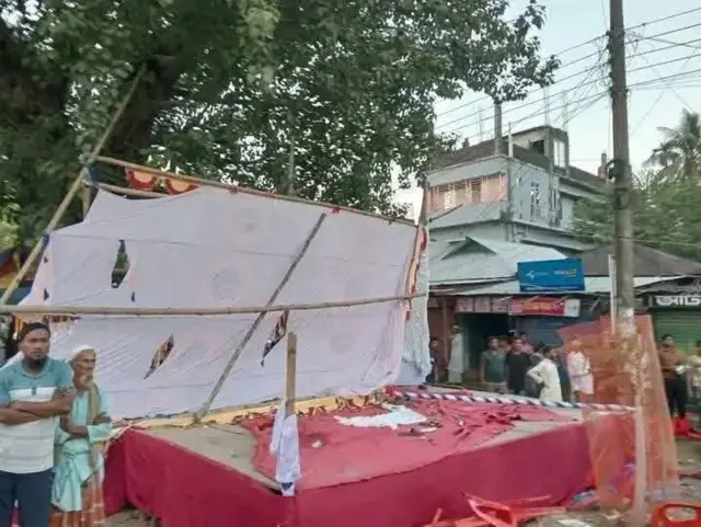 জনসভার স্থানে ভাঙচুর