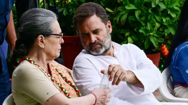 सोनिया गांधी और राहुल गांधी