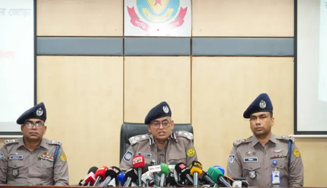 ডিএমপি মিডিয়া সেন্টারে পুলিশের সংবাদ সম্মেলন