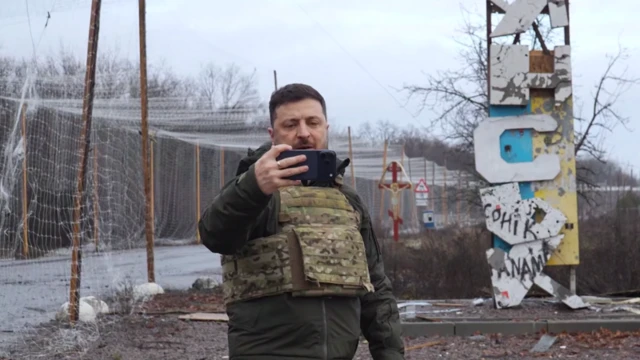 Кадр из видео, записанного Зеленским в Купянске